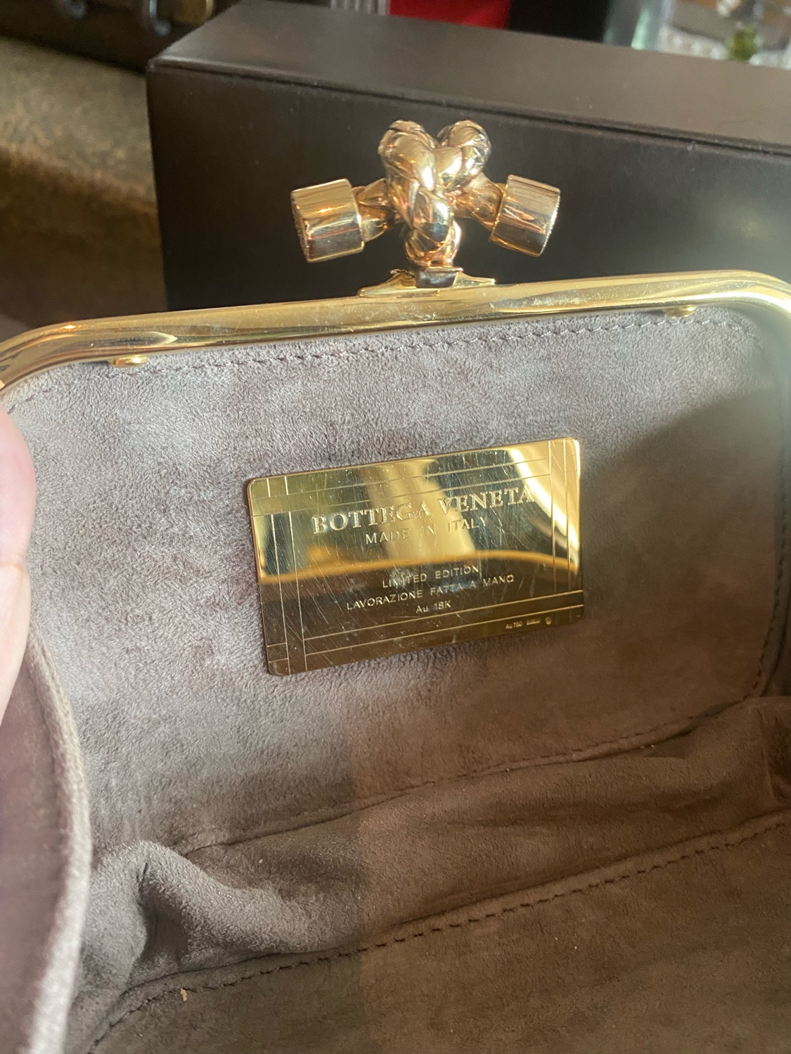 Bottega Veneta Knot Clutch in gold and diamonds - RE.LOVED