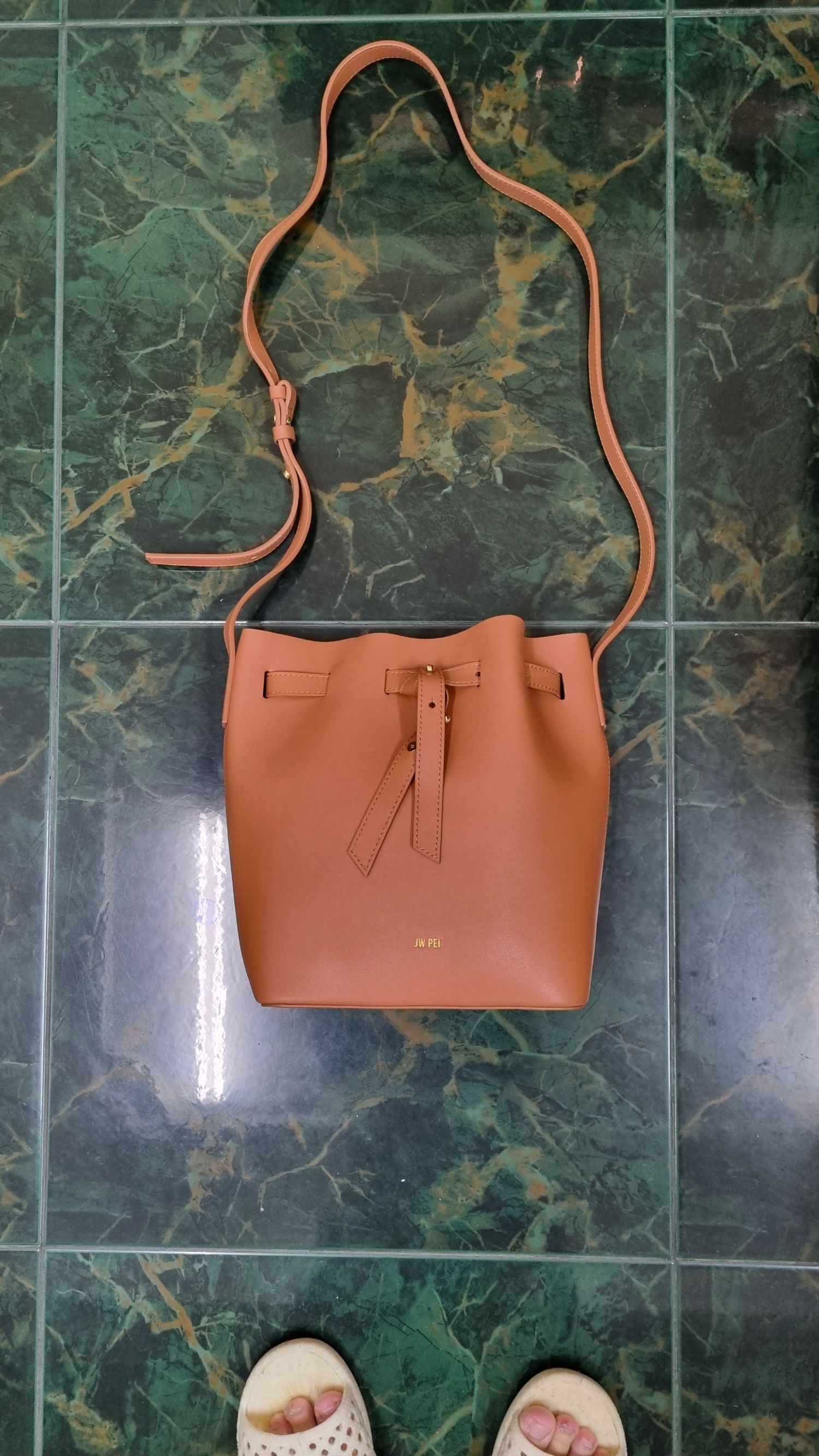 Friday By JW PEI Bucket Brown Bag RE.LOVED Sustainable Fashion Buy Sell Relove your dressing