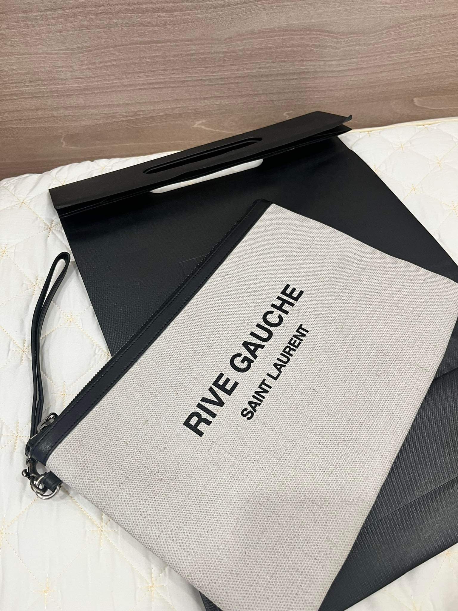 Saint Laurent Rive Gauche Clutch - RE.LOVED - Sustainable Saint Laurent Rive Gauche Clutch - RE.LOVED - Sustainable